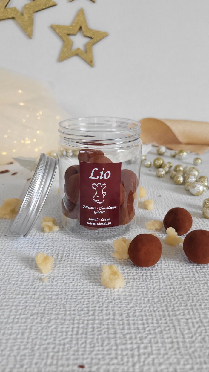 Boîte de patates en massepain